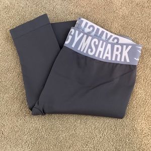 Gym shark leggings